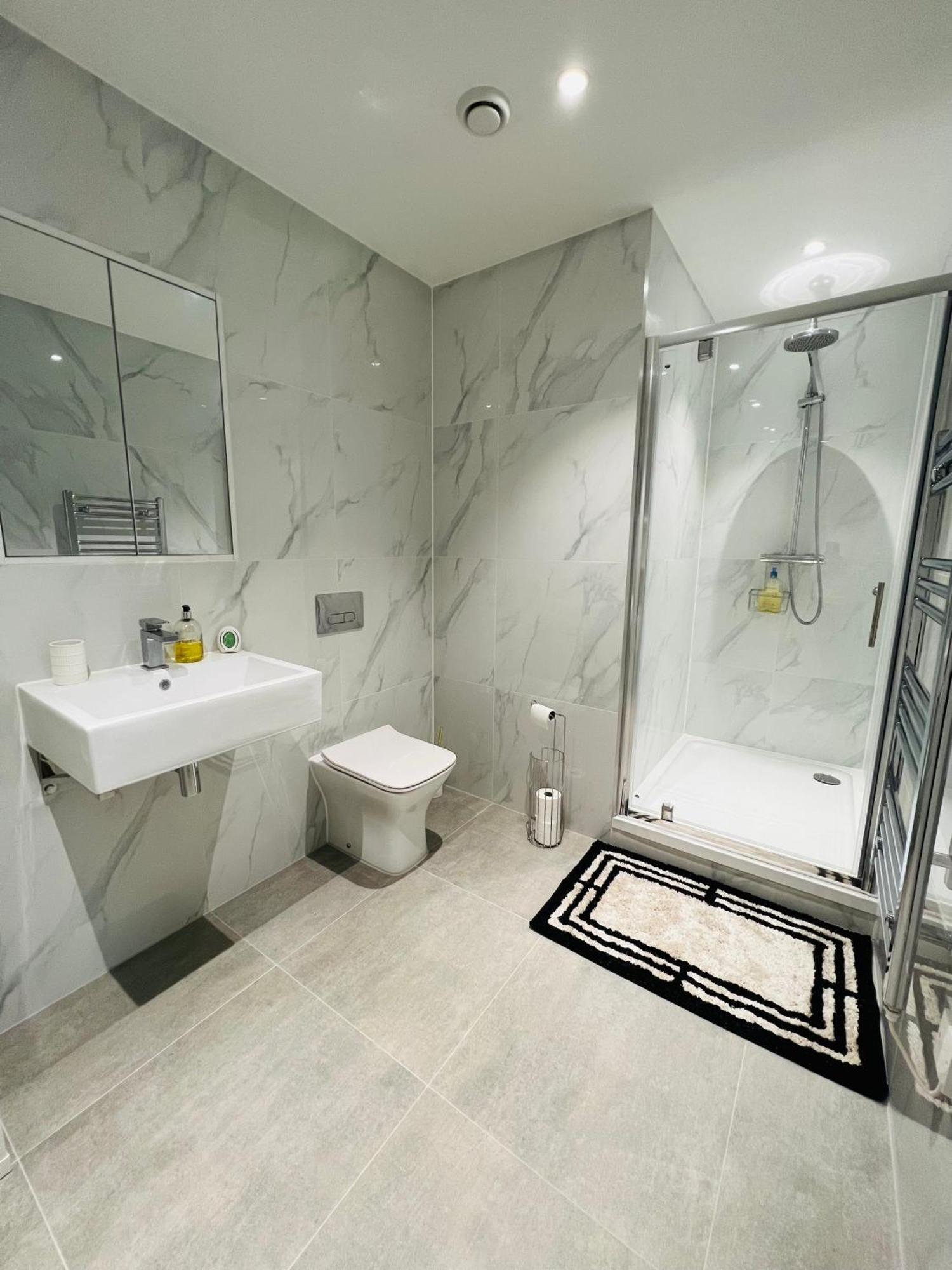 Stunning New Penthouse Apartment Сътън он Сий Екстериор снимка