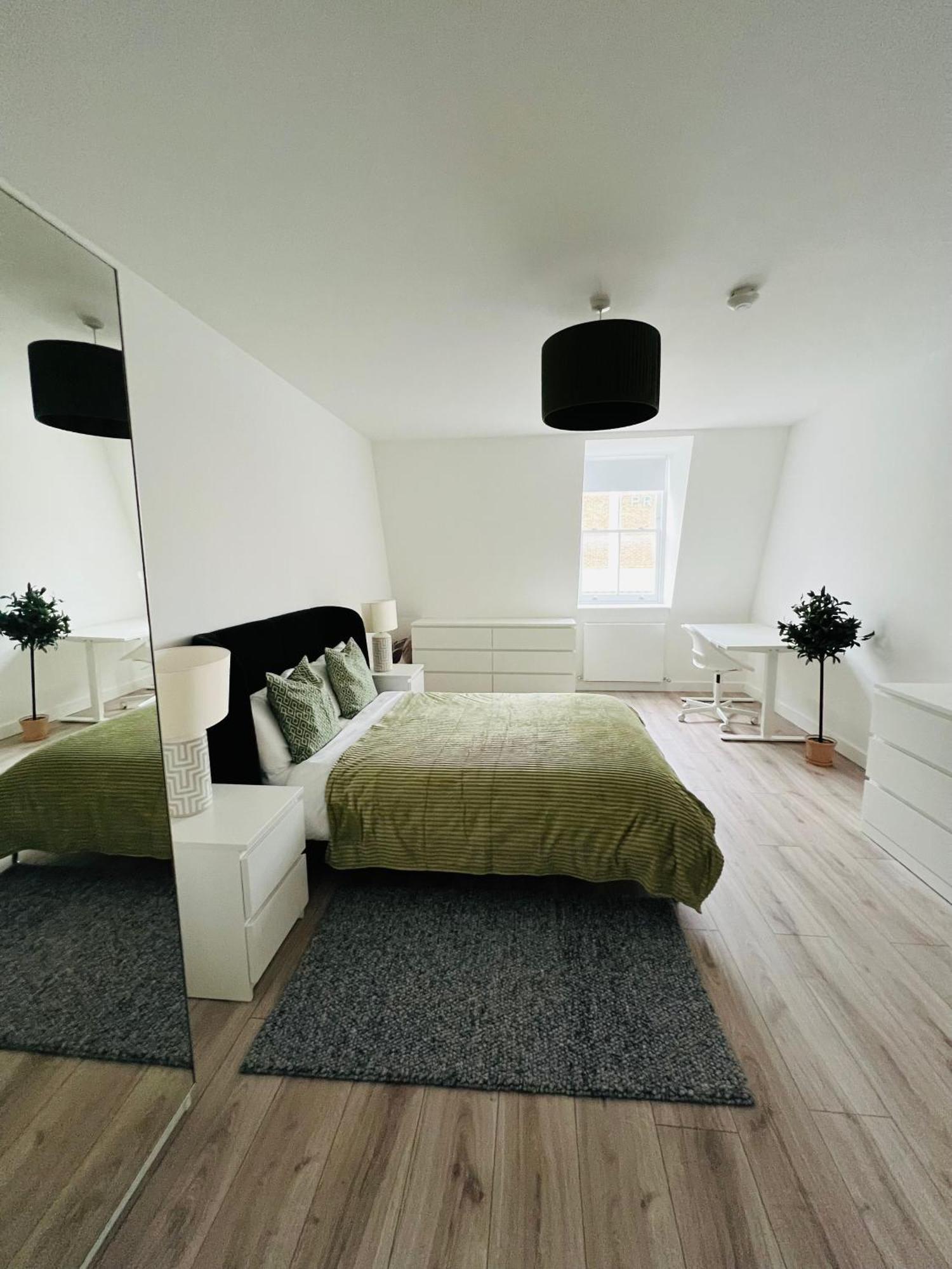 Stunning New Penthouse Apartment Сътън он Сий Екстериор снимка