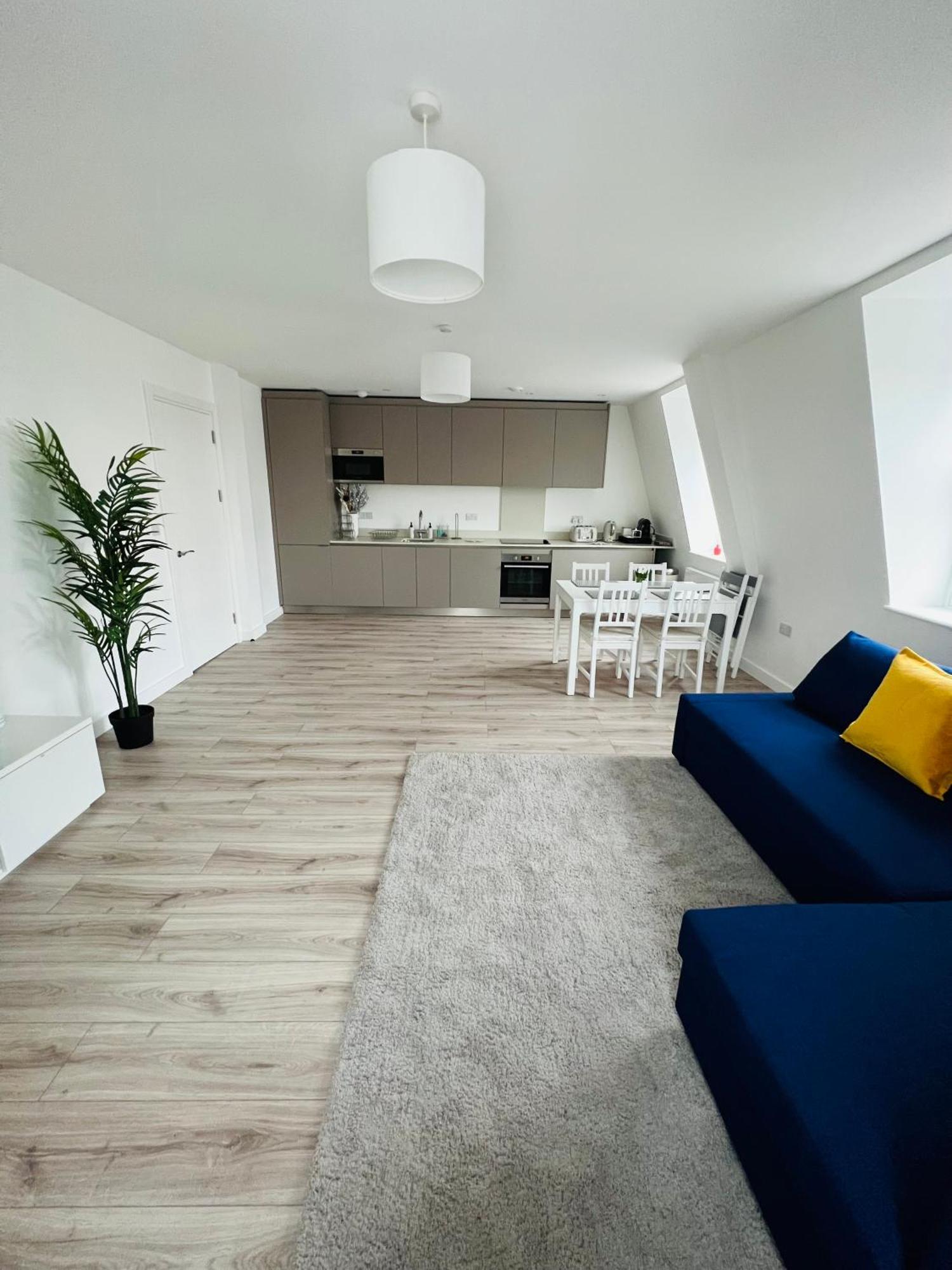 Stunning New Penthouse Apartment Сътън он Сий Екстериор снимка